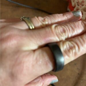 Stealth Oura ring size 11  version 3. An 11 is a size 9 normal ring